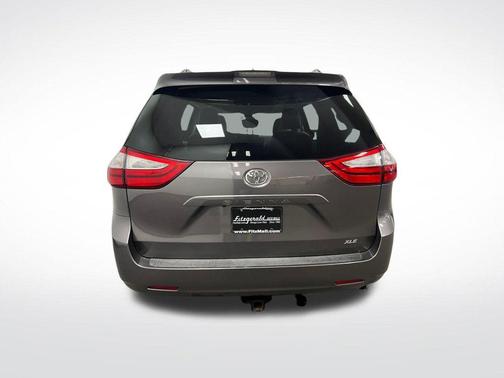 2019 Toyota Sienna XLE