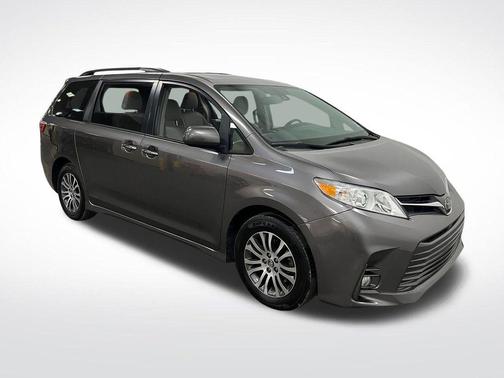 2019 Toyota Sienna XLE