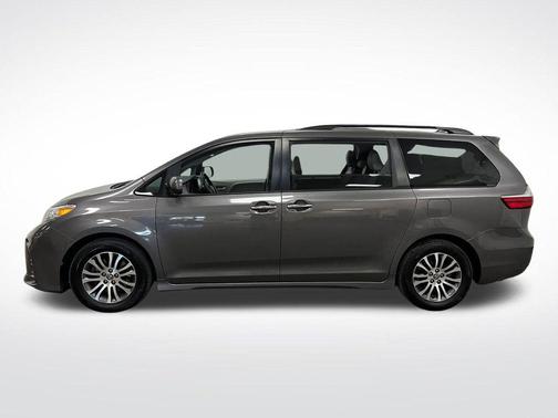 2019 Toyota Sienna XLE