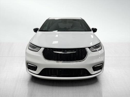 2024 Chrysler Pacifica Touring