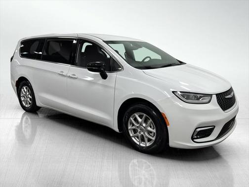 2024 Chrysler Pacifica Touring