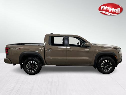 Photo 5 of 30 of 2022 Nissan Frontier PRO-X