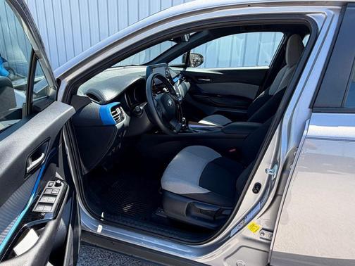 Silver Knockout Metallic 2019 Toyota C-HR XLE