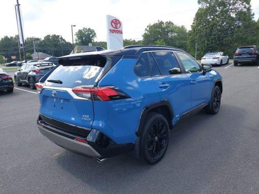 2024 Toyota RAV4 Hybrid SE