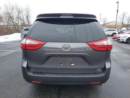 2017 Toyota Sienna LE