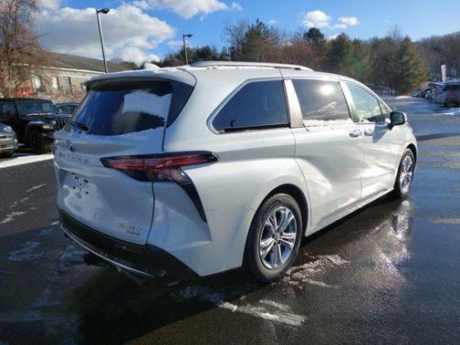 2022 Toyota Sienna Platinum