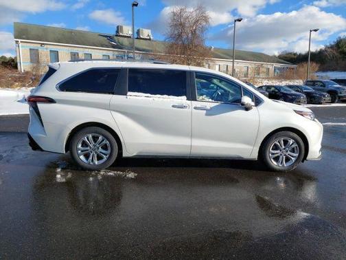 2022 Toyota Sienna Platinum