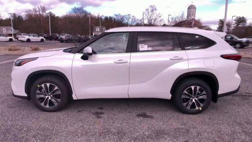 2025 Toyota Highlander XLE
