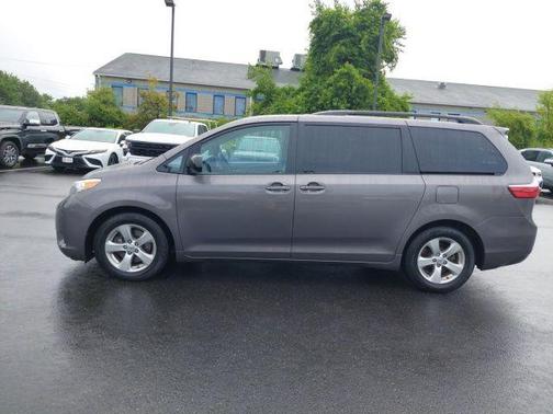 2016 Toyota Sienna LE