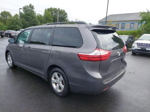 2016 Toyota Sienna LE