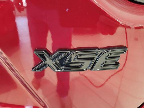 Ruby Flare Pearl/Midnight Black Metallic 2026 Toyota Corolla XSE