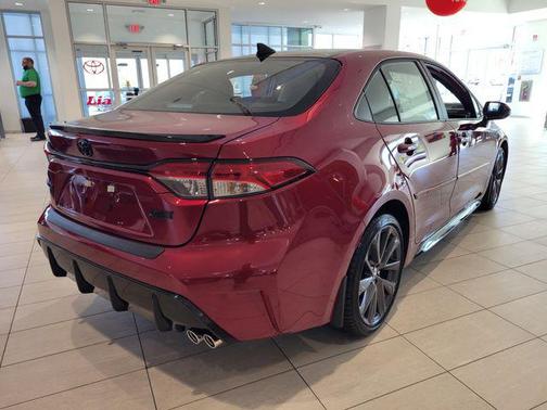 Ruby Flare Pearl/Midnight Black Metallic 2026 Toyota Corolla XSE