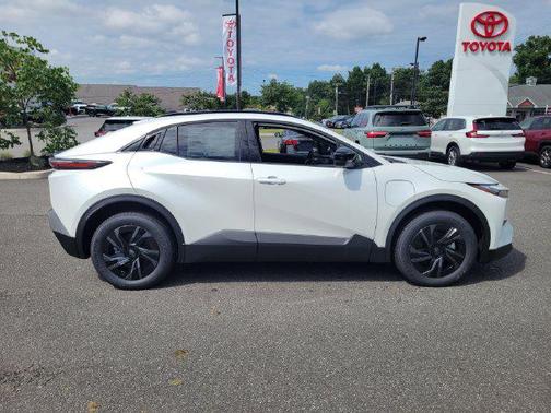 Pearl 2026 Toyota C-HR SE