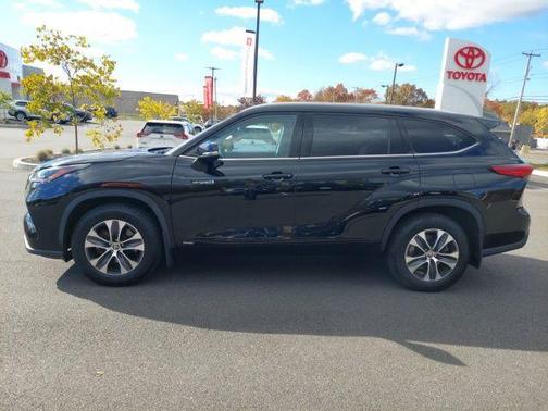 2021 Toyota Highlander Hybrid XLE