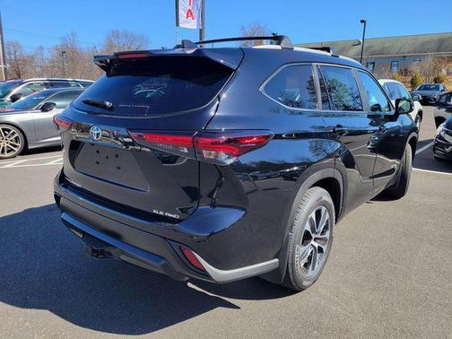 2025 Toyota Highlander XLE
