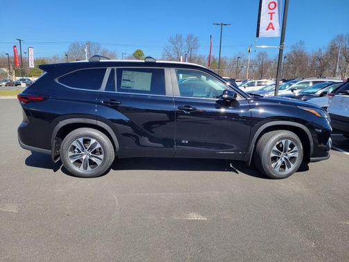 2025 Toyota Highlander XLE