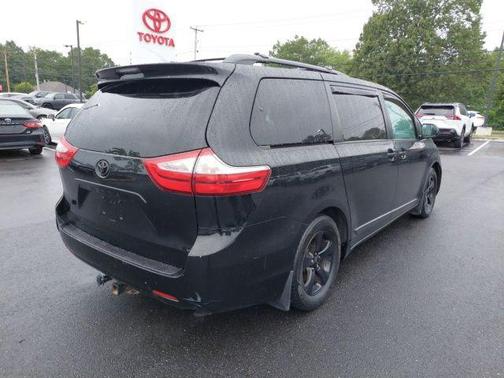 2017 Toyota Sienna LE