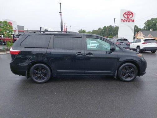 2017 Toyota Sienna LE