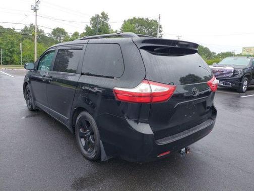 2017 Toyota Sienna LE