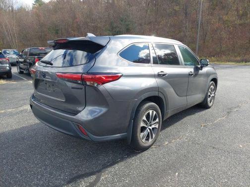2023 Toyota Highlander Hybrid XLE
