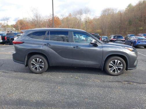 2023 Toyota Highlander Hybrid XLE