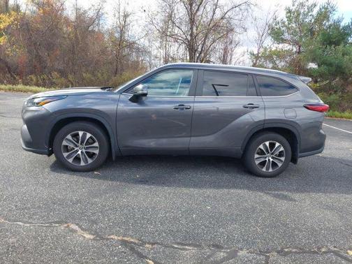 2023 Toyota Highlander Hybrid XLE