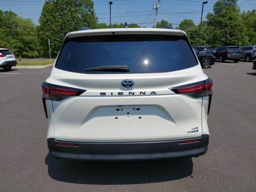 2021 Toyota Sienna XLE 8 Passenger