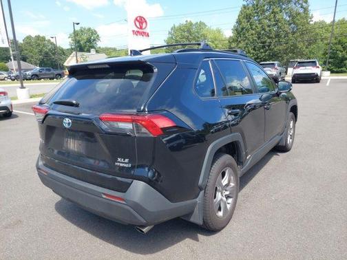 2022 Toyota RAV4 Hybrid XLE
