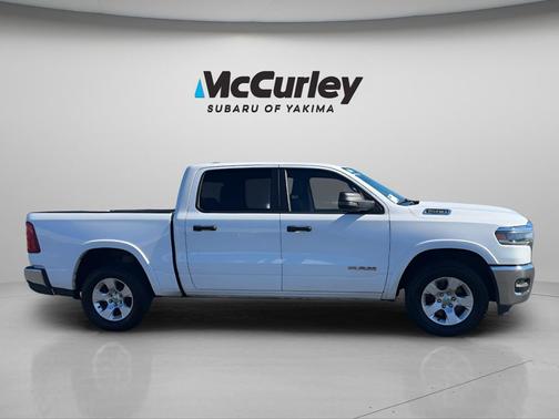 Bright White Clearcoat 2025 RAM 1500 Big Horn/Lone Star