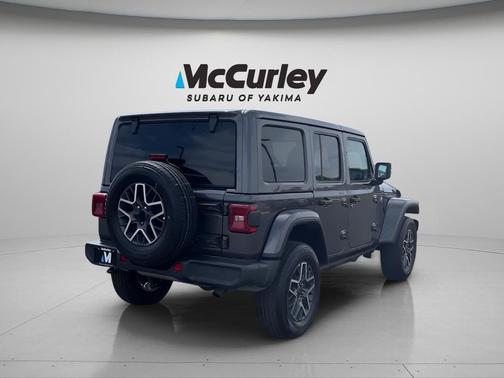 Granite Crystal Metallic Clearcoat 2025 Jeep Wrangler 4-Door Sahara 4x4