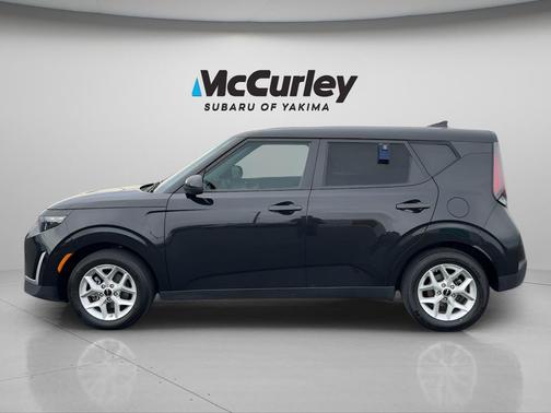 Fusion Black 2024 Kia Soul LX