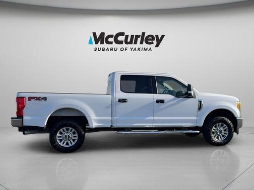 OXFORD WHITE 2017 Ford F-250 XLT