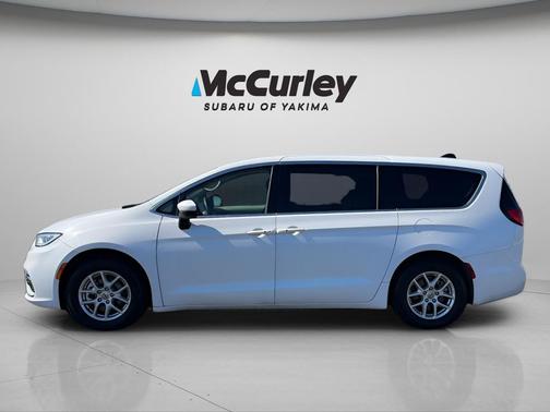 Bright White Clearcoat 2023 Chrysler Pacifica Touring L