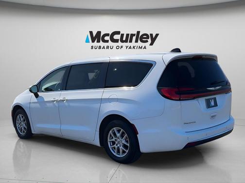 Bright White Clearcoat 2023 Chrysler Pacifica Touring L