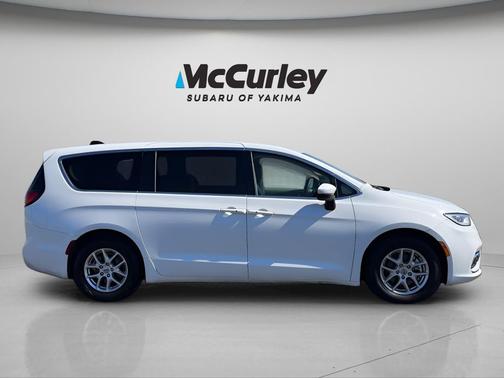 Bright White Clearcoat 2023 Chrysler Pacifica Touring L