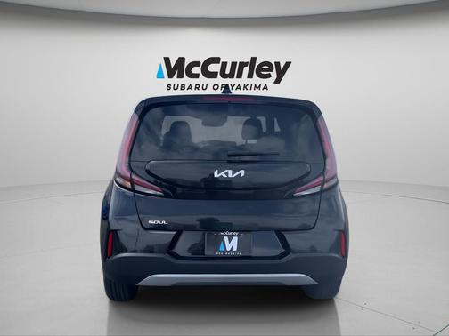 Fusion Black 2024 Kia Soul LX