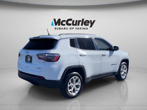 Bright White Clearcoat 2024 Jeep Compass Latitude