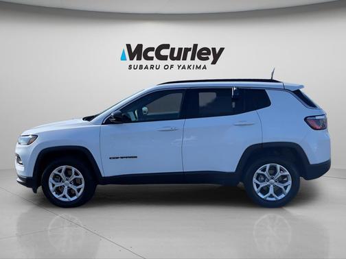 Bright White Clearcoat 2024 Jeep Compass Latitude