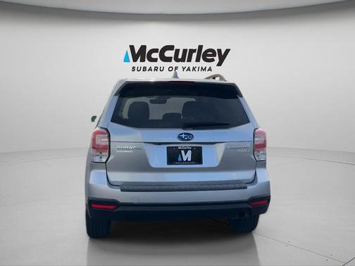 Ice Silver Metallic 2017 Subaru Forester 2.5i Premium