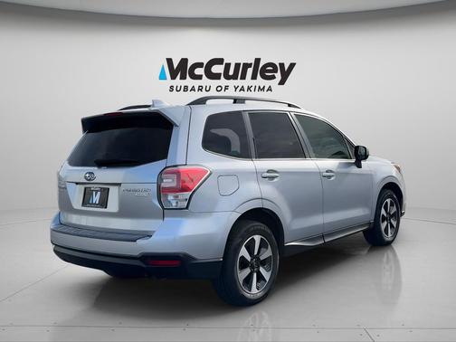 Ice Silver Metallic 2017 Subaru Forester 2.5i Premium