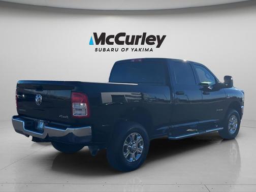 Diamond Black Crystal Pearlcoat 2024 RAM 2500 Big Horn Crew Cab 4x4 6'4' Box