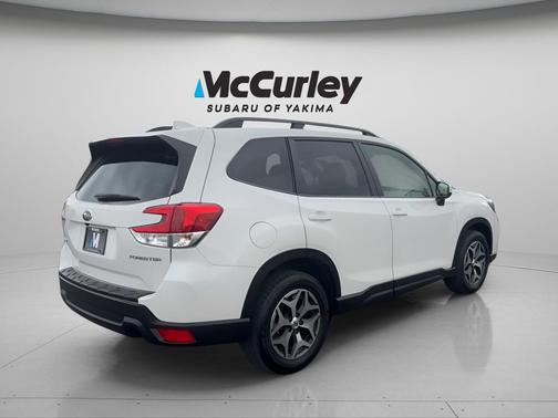 Crystal White Pearl 2019 Subaru Forester Premium