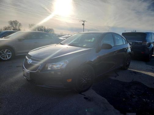 Photo 4 of 10 of 2014 Chevrolet Cruze LS