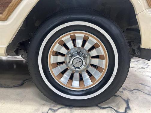 1987 Jeep Grand Wagoneer Base 4dr 4WD SUV