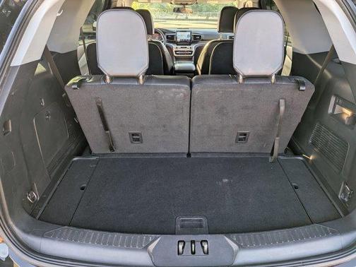 Agate Black Metallic 2022 Ford Explorer XLT