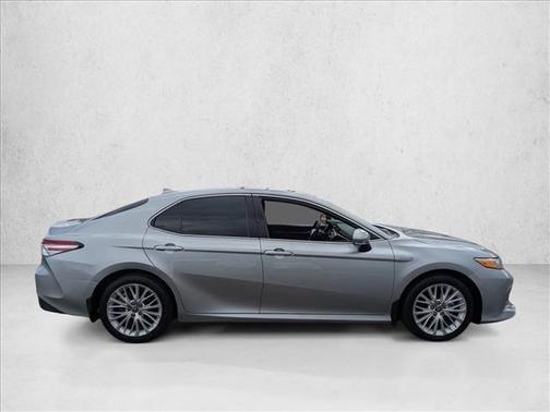 2020 Toyota Camry Hybrid XLE