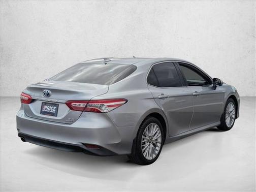 2020 Toyota Camry Hybrid XLE