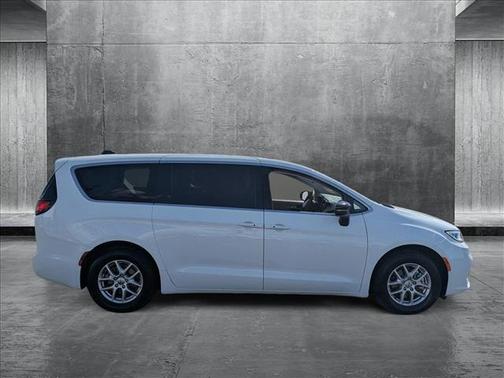 2024 Chrysler Pacifica Touring-L