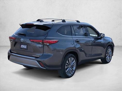 2021 Toyota Highlander Hybrid Platinum