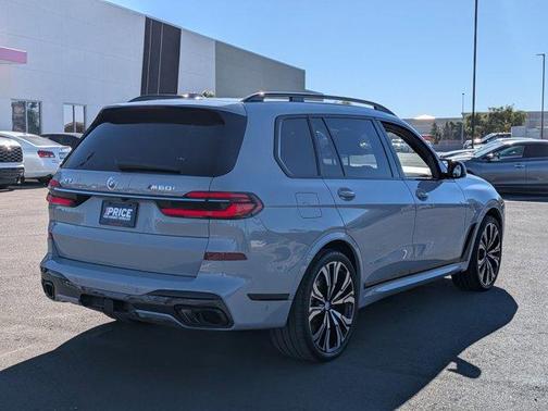 2023 BMW X7 M60i